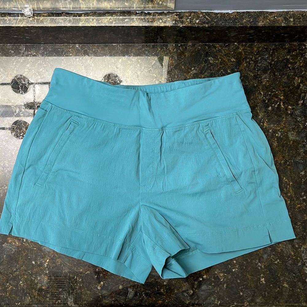 Athleta Trekkie North Short size 10